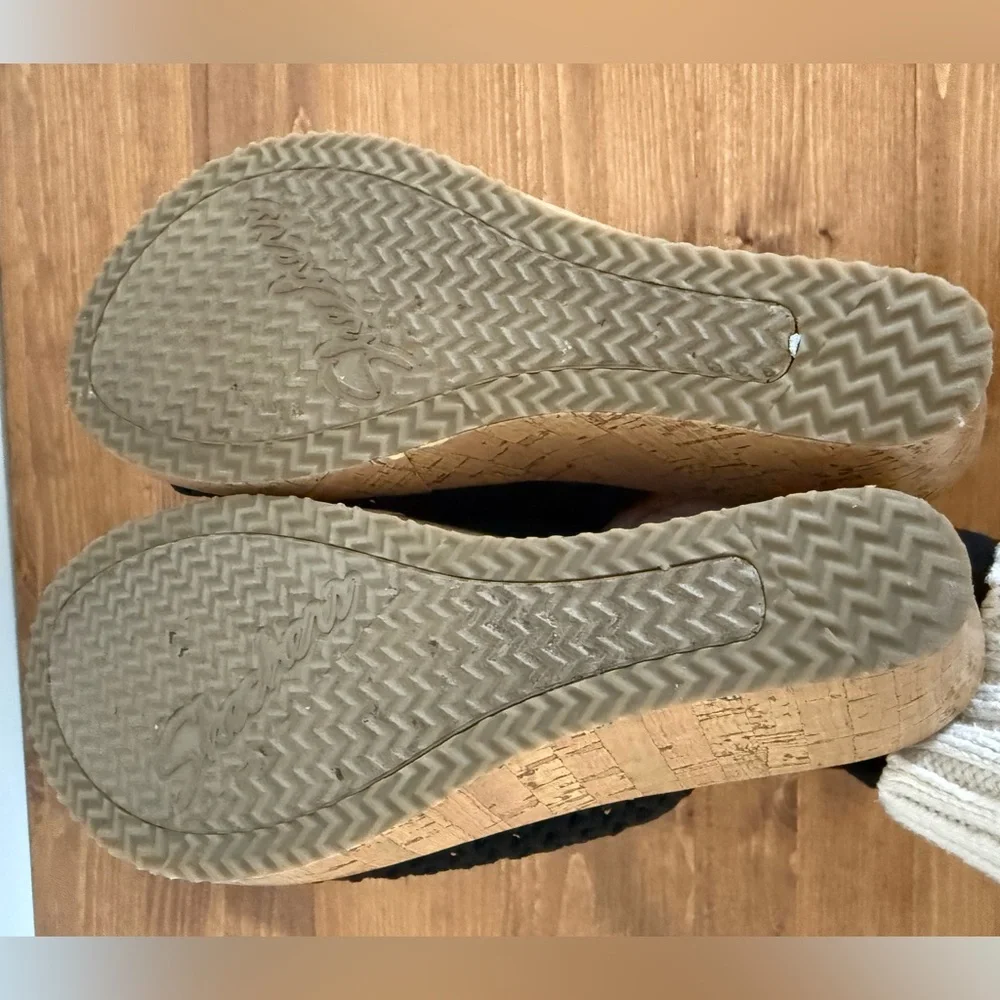 Skechers Luxe Foam Wedge Sandals, size 8.5 Black - Picture 5 of 7